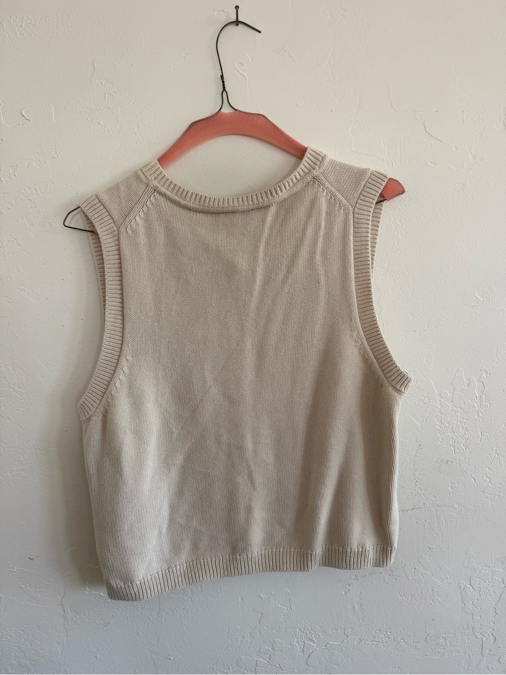 Gap button sweater tank in size L - Picture 2 of 4